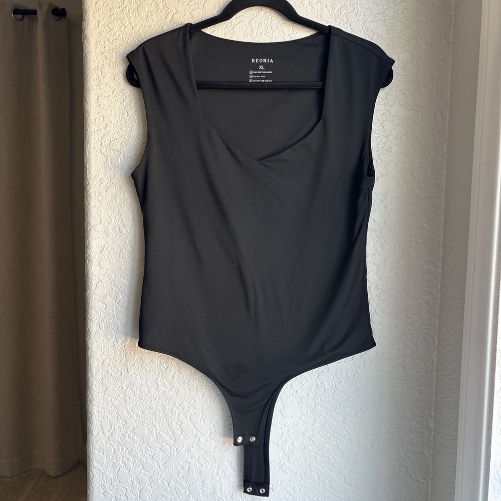 REORIA Womens XL Bodysuit Black Sleeveless Cap Sleeve Stretch Notched V‎ Neck